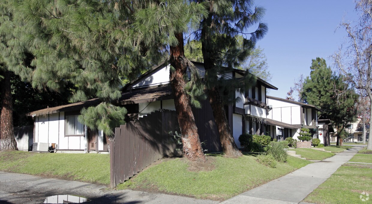 Building Photo - 1525 N Holmes Ave