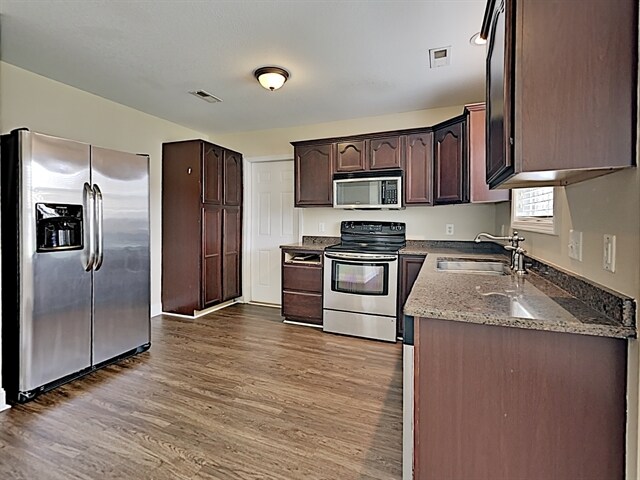 Building Photo - 2108 Country Brook Lane