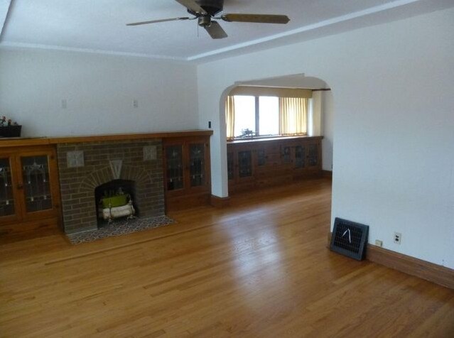 Building Photo - 3251 S Kinnickinnic Ave