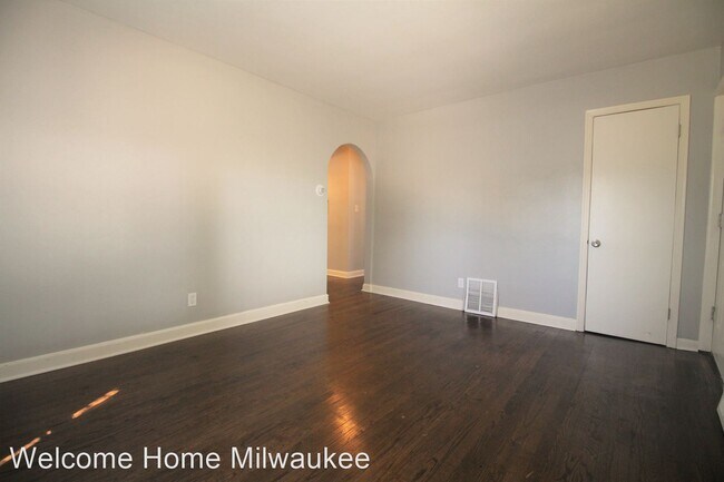 Building Photo - 3 br, 1 bath House - 6043 N 38th St