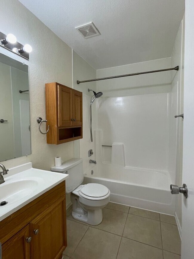 Foto del edificio - House For Lease