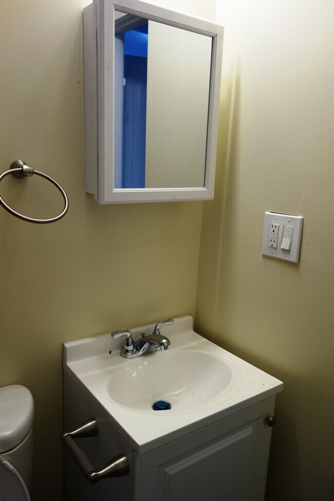 Foto del edificio - 1651 W 19th St