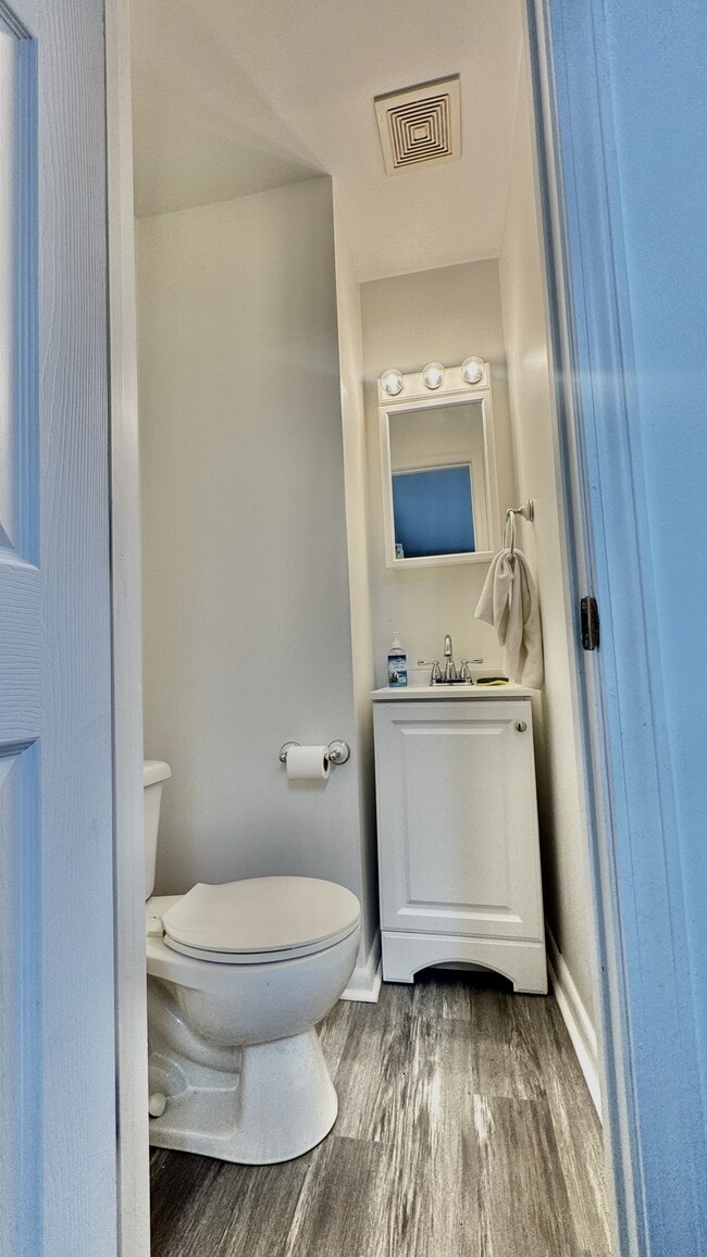 Building Photo - 505 Delmar Rd