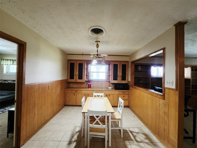 Building Photo - 1702 Ivie Lee St