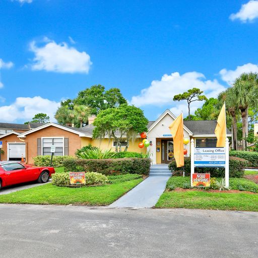 Village Townhomes Apartments 4401 Scenic Lake Dr Orlando, FL