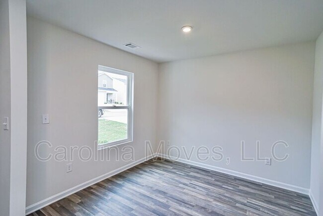 Foto del edificio - 321 Long Grove Ln