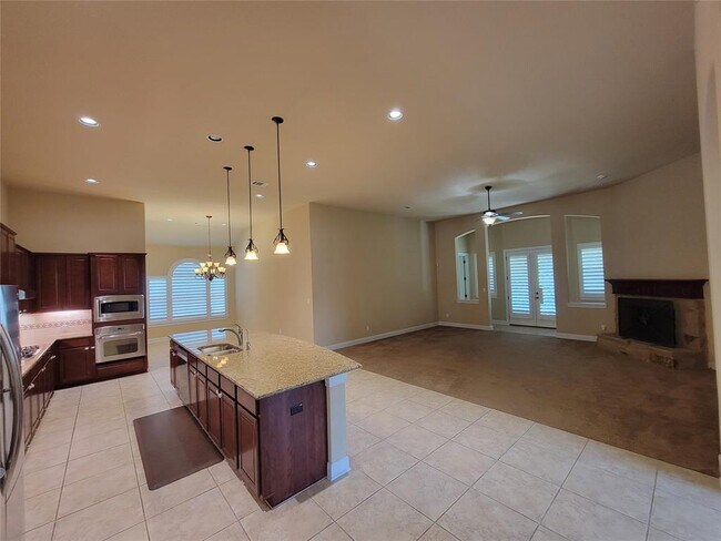 Foto del edificio - 16213 Maritime Alps Way