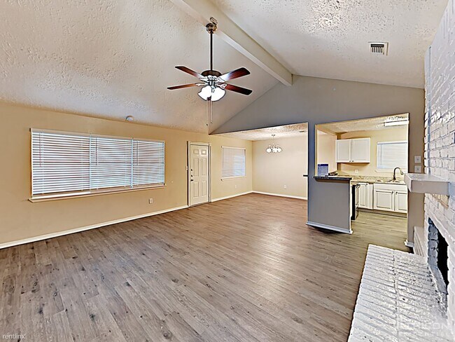 Foto del edificio - 16319 Silver Sky Ln