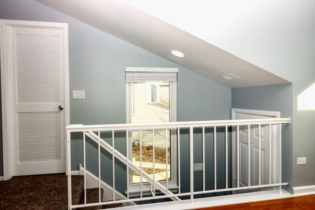 Foto del edificio - 962 Glouchester Cir