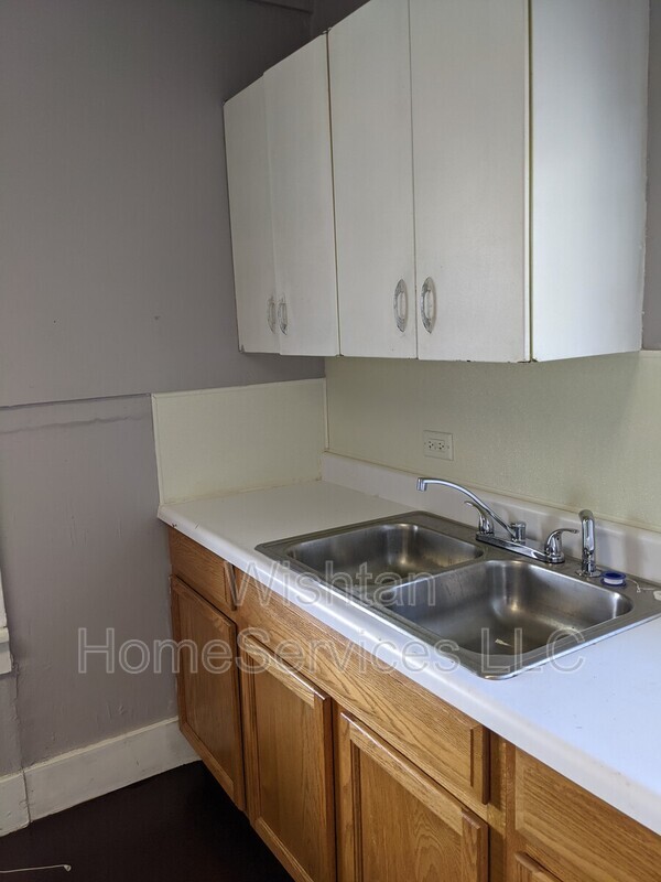 Building Photo - 615 N Avery St