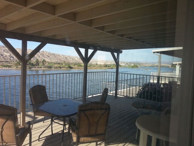 Building Photo - Beautiful Riverfront Home