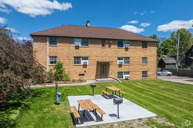 Building Photo - Highland Apartments