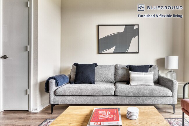 Building Photo - 3001 Esperanza Crossing