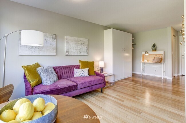 Foto del edificio - 705 E Republican St