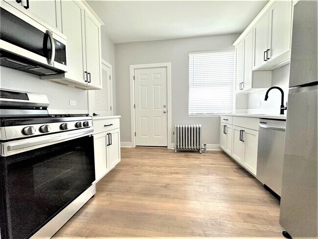Foto del edificio - 1400 W Summerdale Ave