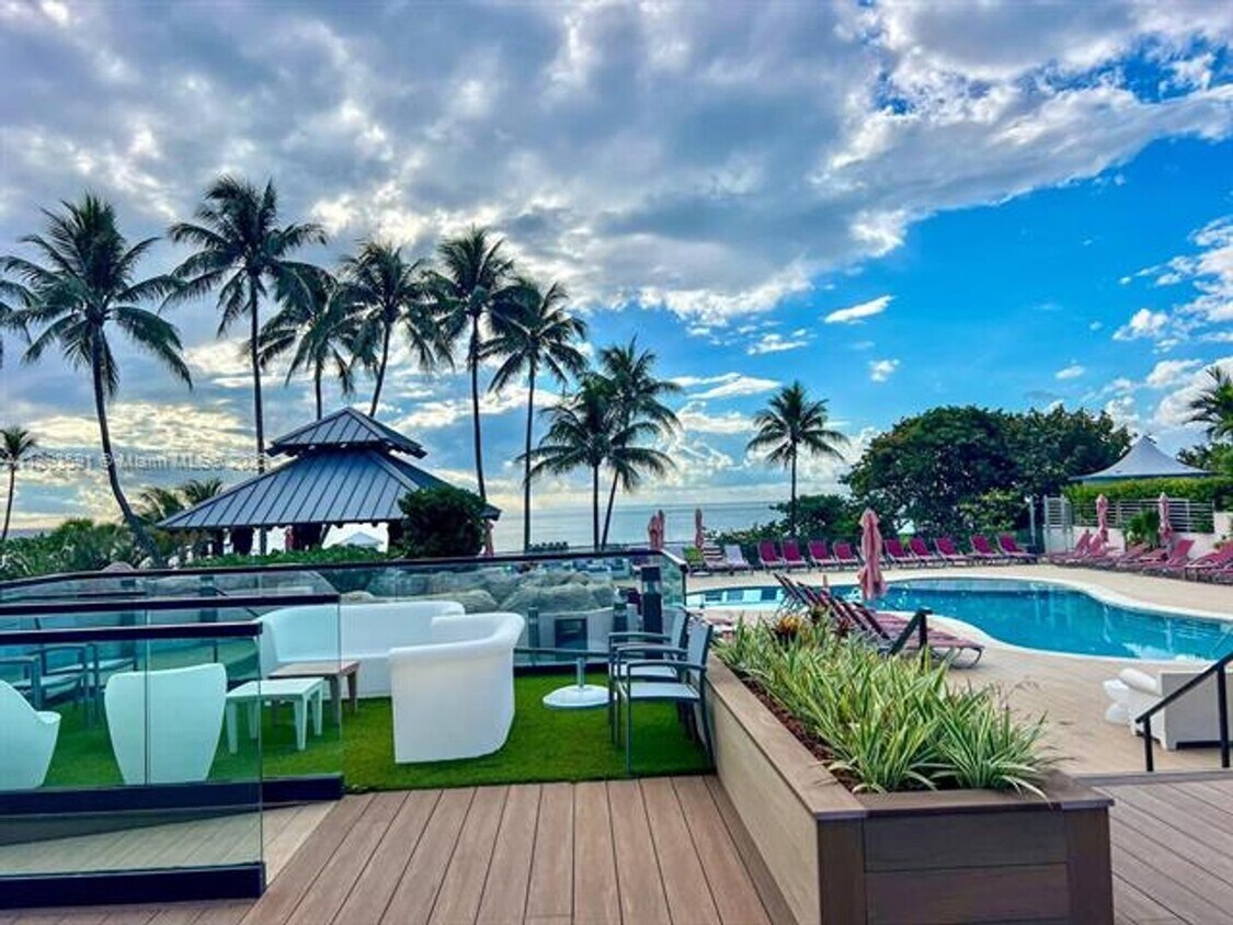 Foto principal - 5225 Collins Ave