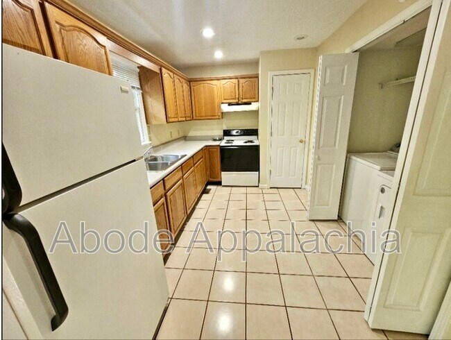 Foto del edificio - 269 Peach Orchard Dr