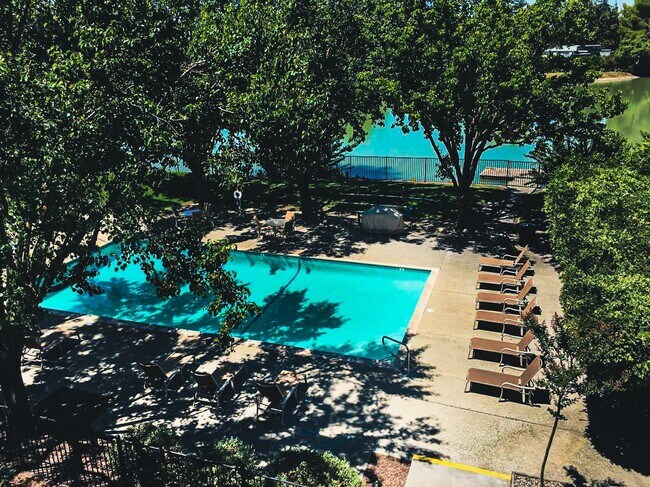 Building Photo - Lakeshore Apartments