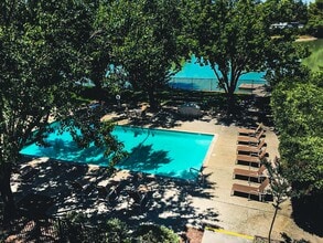 Building Photo - Lakeshore Apartments