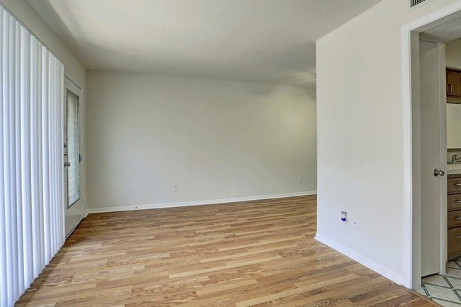 Building Photo - 3703 Roseland St