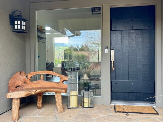 Building Photo - St. Helena Home on Cul-de-Sac with Creeksi...