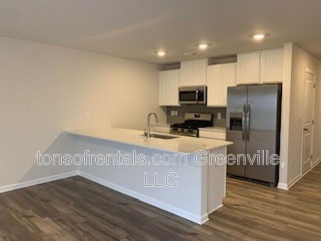 Building Photo - 413 Mopar Ln