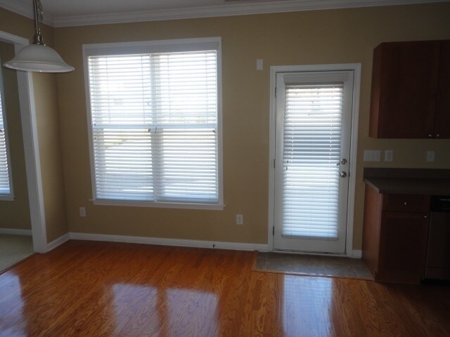 Building Photo - 317 Collinsworth Dr