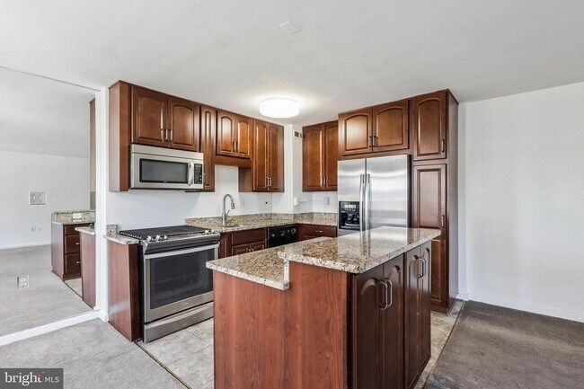 Building Photo - 1200 S Arlington Ridge Rd