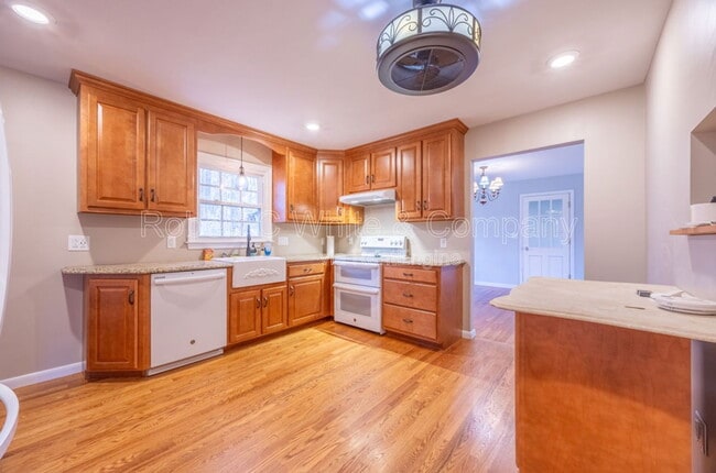 Building Photo - 43 Evergreen Rd