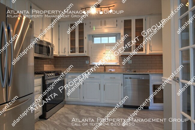 Building Photo - 913 River Glen Place