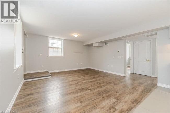 Building Photo - 58 Beverly St