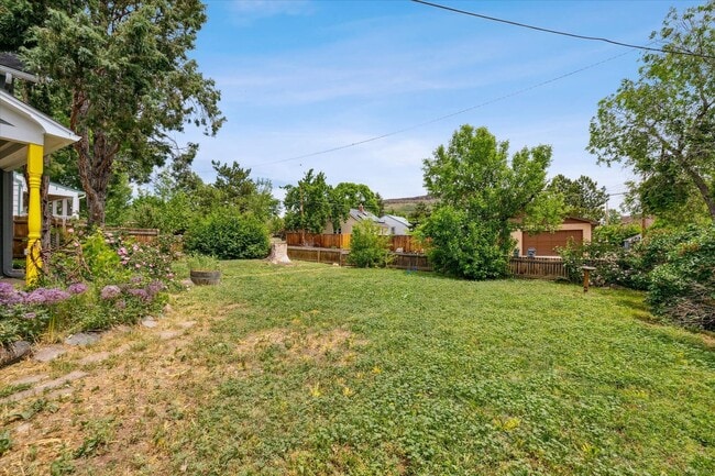 Building Photo - Charming 1-bedroom with office, 1-bathroom...