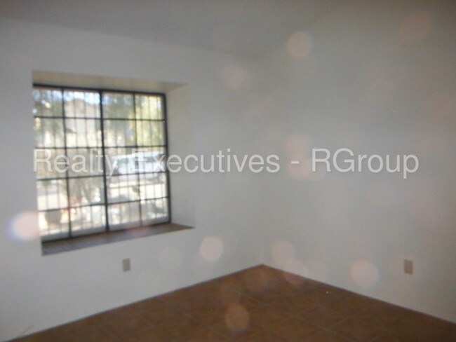 Building Photo - quality home