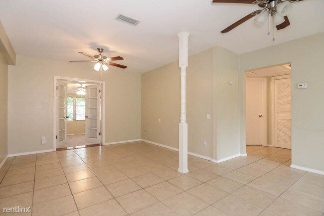 Building Photo - 2013 Lake Citrus Dr