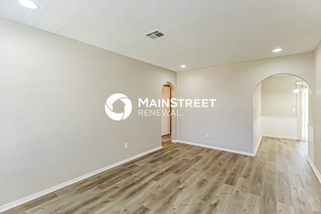 Building Photo - 3 Bedroom Pet-Friendly Home in Midwest City, OK with Main Street Renewal