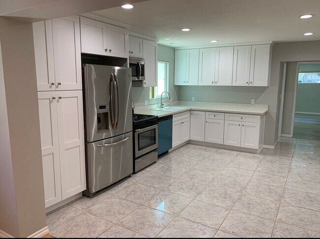 Foto del edificio - 7104 Yarmouth Ave