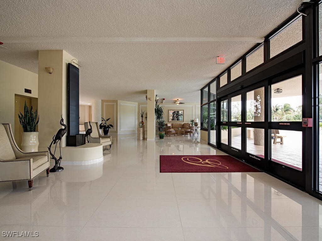 Foto del edificio - 6001 Pelican Bay Blvd