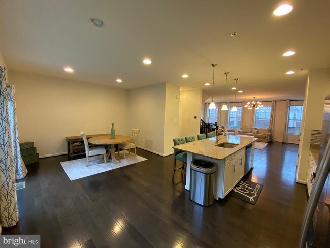 Foto del edificio - 7845 Rappaport Dr