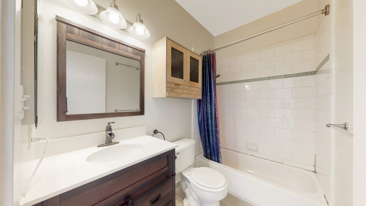 2 bedroom 1 bathroom with Garage Parking - 2 bedroom 1 bathroom with Garage Parking