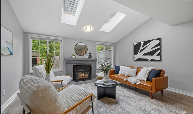 Foto del edificio - Kent East hill Condo townhome in Village at Single Creek - 3 bedroom 2.5 bath and 2 car garage. A...