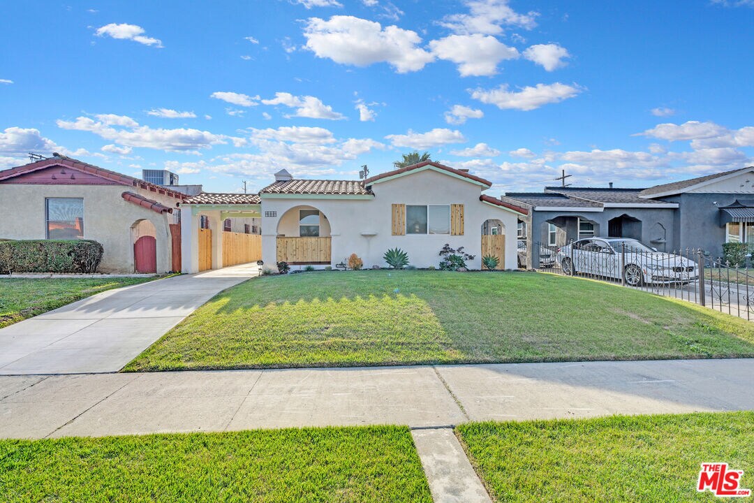 Foto principal - 9115 S Hobart Blvd