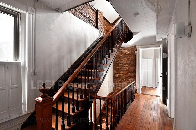 Building Photo - 607 St Catherine St