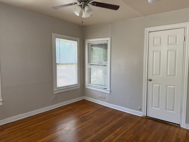 Foto del edificio - Lovely 1-Bedroom in Mahncke Park