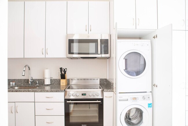 Foto del edificio - 1640 N Water St