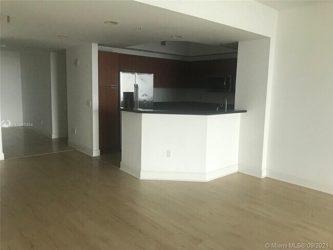 Building Photo - 15051 Royal Oaks Ln