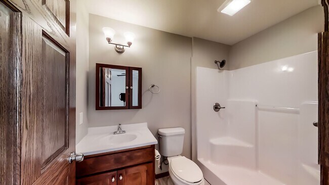 Foto del edificio - 209 N Cypress St