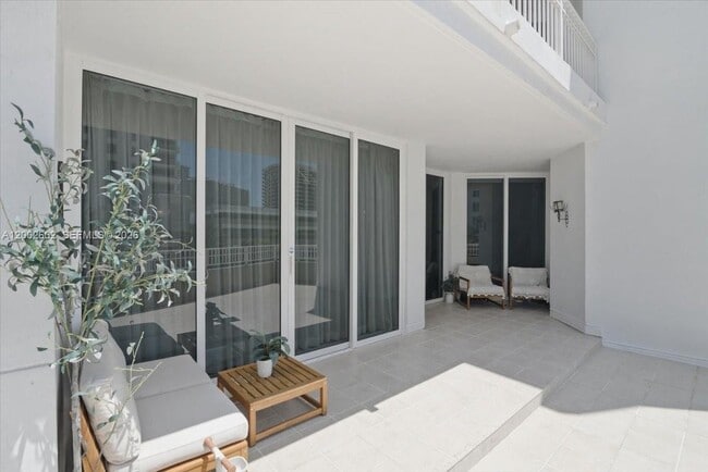 Building Photo - 801 Brickell Key Blvd