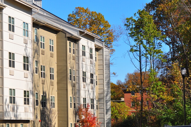 Foto del edificio - Birchwood at Newton Green 62+ Community