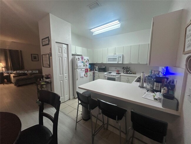 Foto del edificio - 2590 NE 3rd Dr