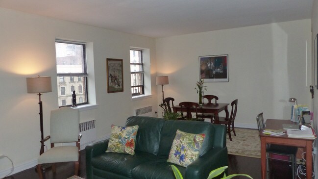 Building Photo - 243 W 99th St